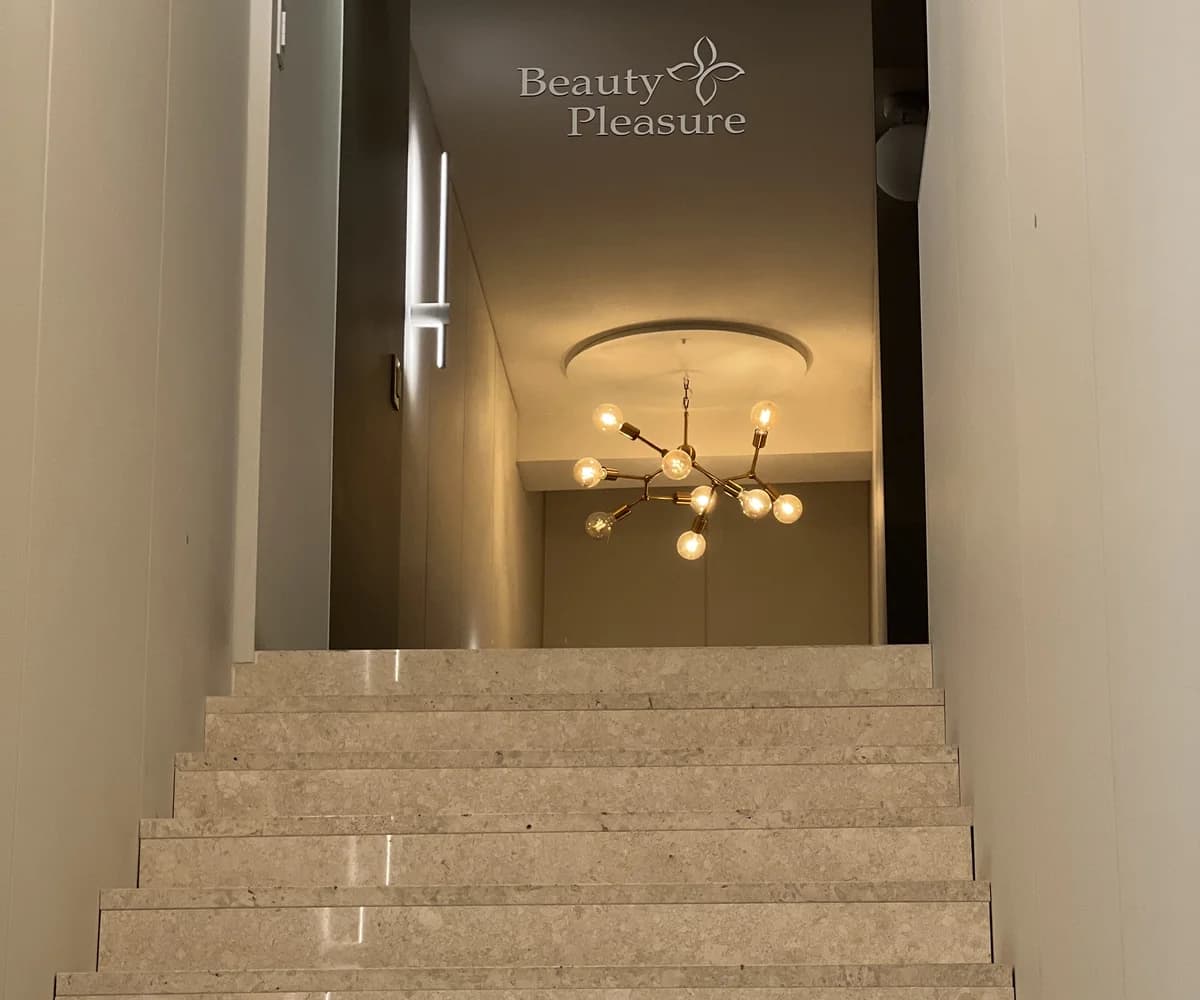 Entrance area for a Korean aesthetic clinic
